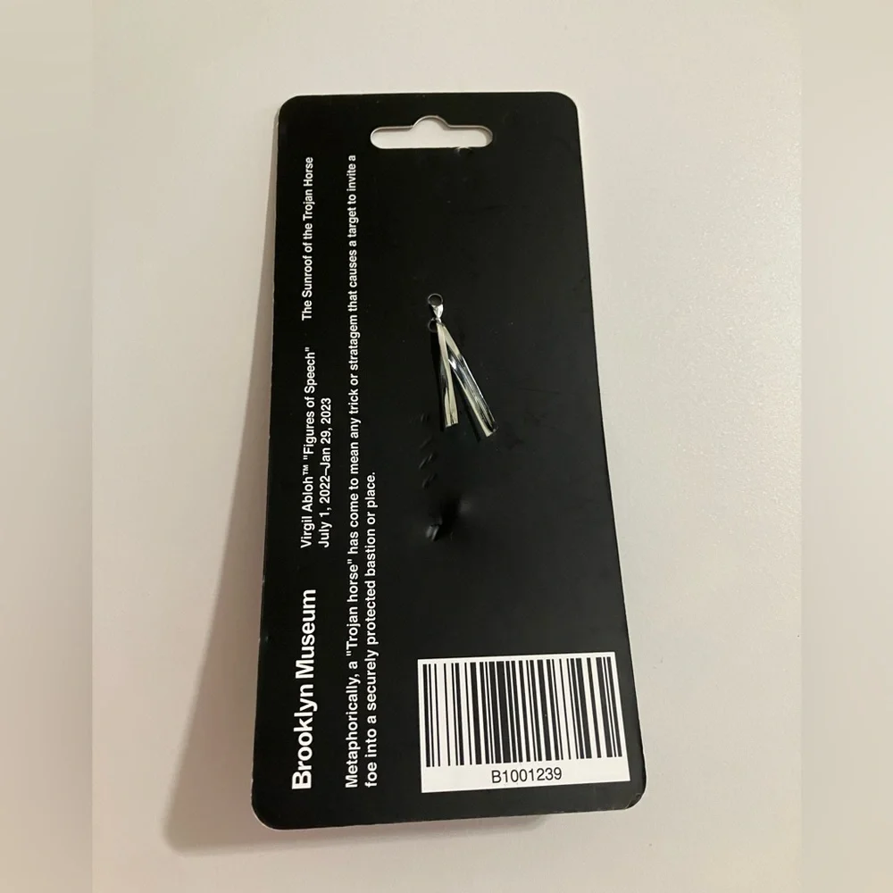 VIRGIL ABLOH Collector Keychain BKM Brooklyn Museum NYC Louis Vuitton Off White - Picture 4 of 4